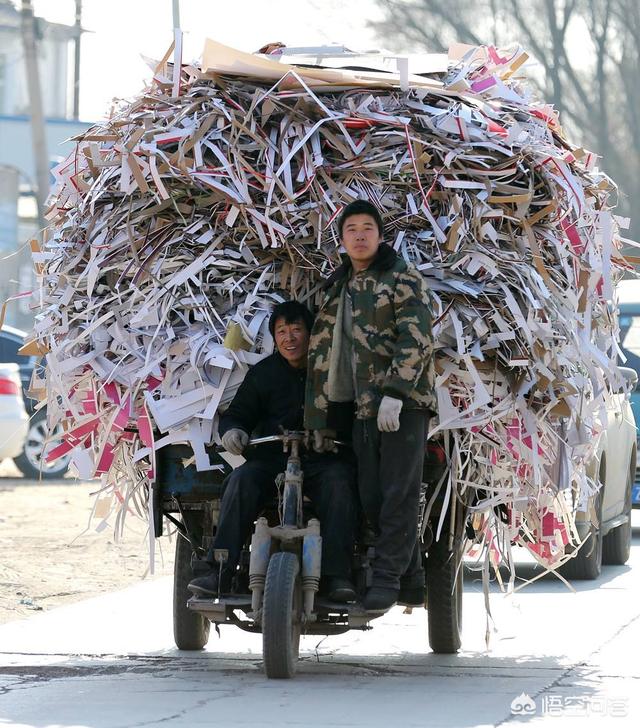 大街上回收廢品的人，一個月能賺多少錢？